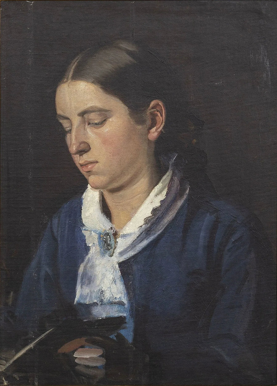 Porträtt av Anna Brøndum i blå klänning, som läser. - Michael Peter Ancher