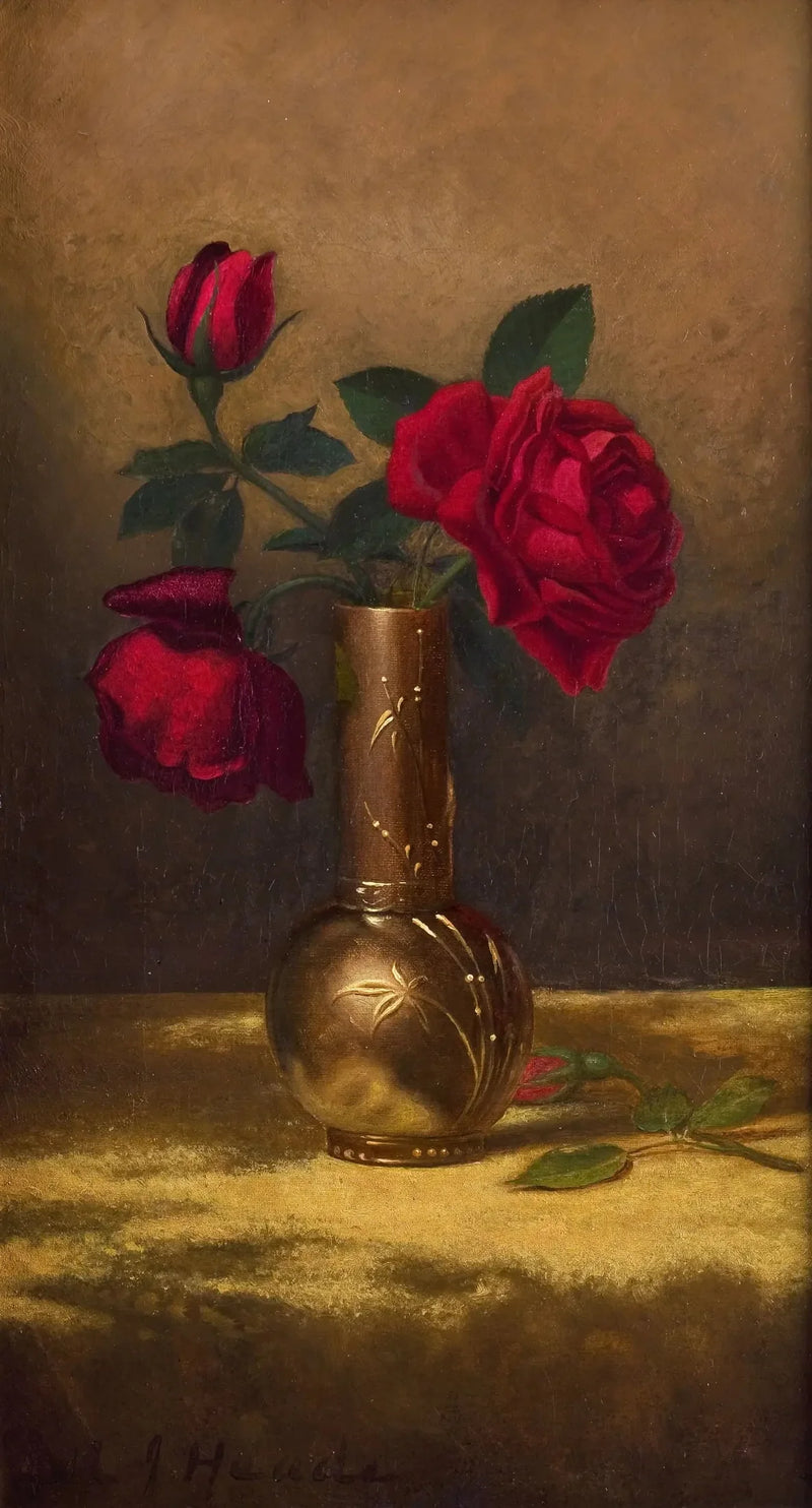 Röda rosor i en japansk vas på ett guldgult sammetstyg - Martin Johnson Heade