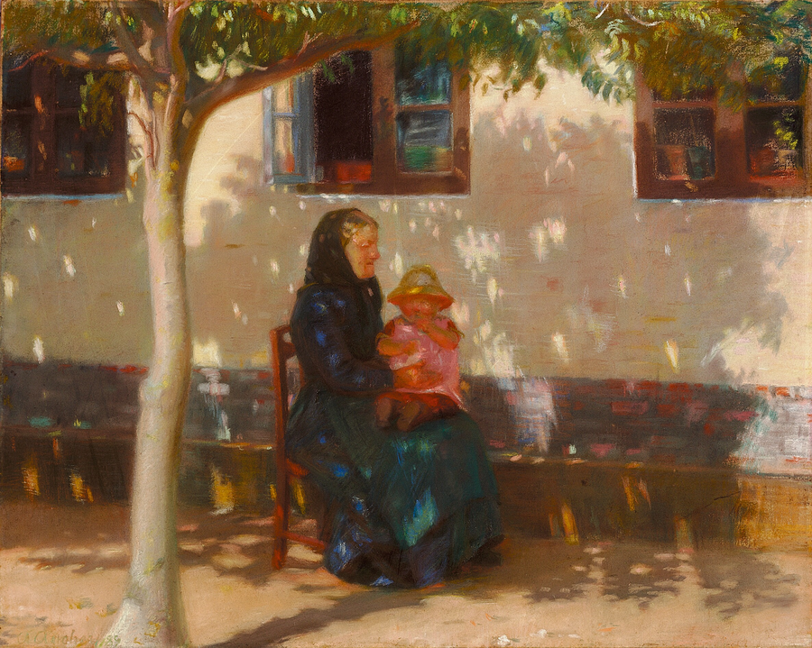 En kvinna från Skagen sittande med bebisen Helga Ancher framför ett vitt hus. - Anna Ancher